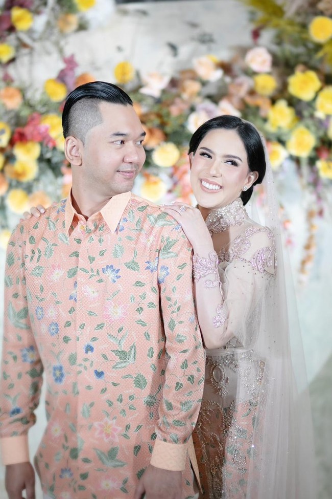 Sebelum bertunangan, hubungan cinta Sally Adelia dan Bayu sudah berjalan selama 3,5 tahun. Sally pun kerap membagikan momen mesra saat bersama Bayu di akun Instagramnya @sallyadelia.  Foto: Dok. pribadi Sally.