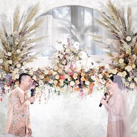 Sally Adelia mengusung dekorasi bernuansa pastel nude nan romantis untuk momen pertunangannya. Foto: Dok. pribadi Sally.