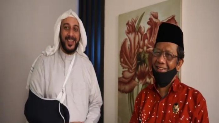 Syekh Ali Jaber dijenguk Menko Polhukam Mahfud Md