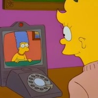 Banyak orang yang menyebut adegan yang tayang pada 1995 ini sebagai prediksi akan kehadiran telepon masa depan sebagaimana yang kita gunakan di masa kini. (Foto: Instagram)