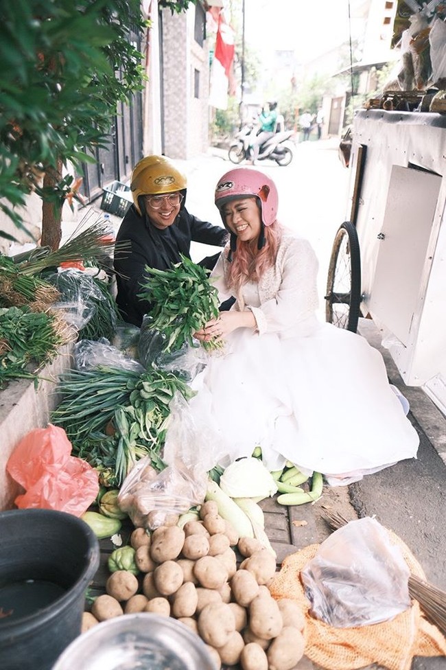  Karena biasa kan yang orang suka tempat yang mewah-mewah gitu, macem luar negeri, Paris dan lainnya. Jadinya gak nyangka kalau sesuatu yang sederhana gini juga bisa banyak yang suka. Dan happy sih karena jadinya bisa menginspirasi banyak pasangan lain buat foto prewed di Indonesia aja, bahkan di Jakarta di tempat-tempat sederhana gitu, gak perlu maksain sampe keluar negeri apalagi kan kondisi juga pandemi begini, ungkap Sara ketika dihubungi oleh Wolipop, Selasa (15/9/2020). Foto: Dok. pribadi Sara Mulyani
