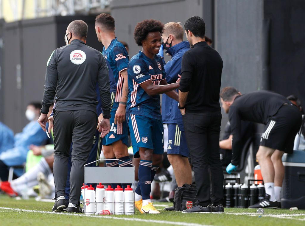 Willian LONDON, ENGLAND - SEPTEMBER 12: Willian of Arsenal shakes hands with Mikel Arteta, Manager of Arsenal after he is subbed during the Premier League match between Fulham and Arsenal at Craven Cottage on September 12, 2020 in London, England. (Photo by Paul Childs - Pool/Getty Images)