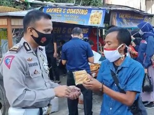 Selain Promosi Odading, Ade Londok juga Ajak Warga Patuhi Protokol Kesehatan
