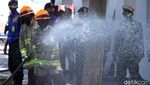 Antisipasi Corona, Pasar-Jalan Kota Bandung Disemprot Disinfektan