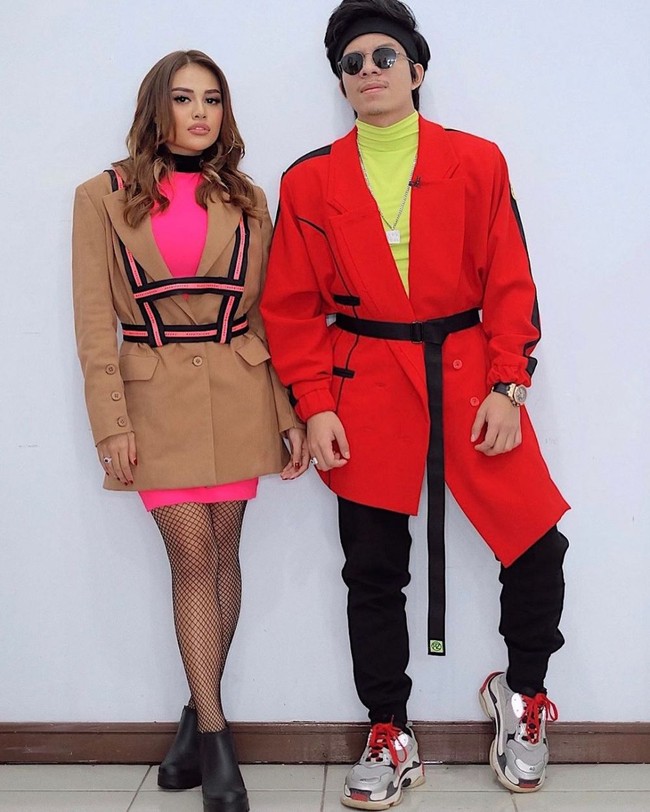 Atta Halilintar sendiri sudah pernah melamar Aurel. Lamaran tersebut dilakukanny di atas kapal dan bertepatan di hari ulang tahun Aurel Hermansyah. Foto: Instagram/@aurelie.hermansyah