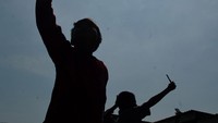 Di Desa Marmoyo, keberadaan jaringan internet merupakan sesuatu yang sangat sulit didapatkan. Lokasi yang menyediakan akses internet melalui WiFi juga sangat terbatas. Diantaranya ada di Kantor Desa Marmoyo, SDN Marmoyo, serta 10 rumah penduduk.   