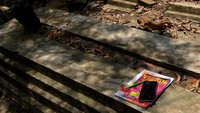 Lokasi makam umum tersebut memang berada lebih tinggi dibandingkan pemukiman penduduk, dan menjadi tempat favorit para siswa belajar sejak diberlakukannya pembelajaran jarak jauh akibat pandemi COVID-19.   