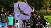 Tua dan muda hanyut dalam permainan ini.
