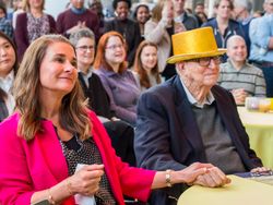 Akrabnya Bill Gates dan Ayah Tercinta yang Meninggal Dunia