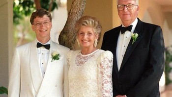 Ini foto saat Bill Gates akan menikah dengan Melinda. Ia bersama ayah dan ibunya. Ibunya, Mary Maxwell Gates meninggal dunia akibat penyakit kanker. Foto: Facebook