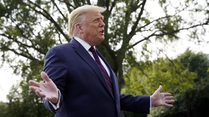 President Donald Trump speaks with reporters as he walks to Marine One on the South Lawn of the White House, Tuesday, Sept. 15, 2020, in Washington. Trump is en route to Philadelphia. (AP Photo/Alex Brandon)