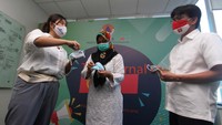 Kali ini datang dari perusahaan swasta Aice Grup yang tergerak untuk ikut serta dalam kampanye sejuta masker untuk Indonesia. Foto: dok. BNPB