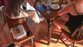 Meja main puzzle yang tersembunyi. Foto: Brightside