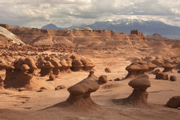 Inilah pemandangan di Goblin Valley State Park yang berjarak 216 mil di tenggara Salt Lake City di Utah. Inilah pemandangan di Goblin Valley State Park yang berjarak 216 mil di tenggara Salt Lake City di Utah.
