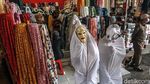 Hiii...Pocong Blusukan ke Pasar Kampanye Bahaya COVID-19