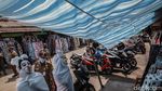 Hiii...Pocong Blusukan ke Pasar Kampanye Bahaya COVID-19