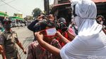 Hiii...Pocong Blusukan ke Pasar Kampanye Bahaya COVID-19