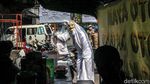 Hiii...Pocong Blusukan ke Pasar Kampanye Bahaya COVID-19
