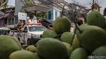 Hiii...Pocong Blusukan ke Pasar Kampanye Bahaya COVID-19