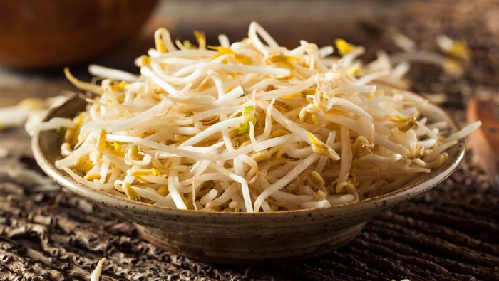 Raw Healthy White Bean Sprouts Ready for Cooking
