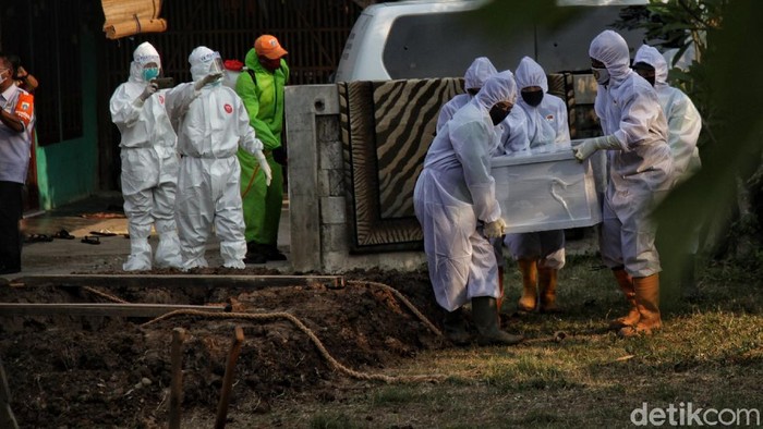 Jenazah Sekda DKI Jakarta Saefullah dimakamkan di makam keluarga di Rorotan, Cilincing, Jakut. Pemakaman akan dilakukan menggunakan protokol COVID-19.