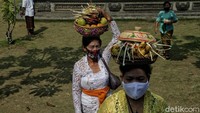 Hari Raya Galungan dirayakan oleh umat Hindu Bali setiap 210 hari, dengan menggunakan perhitungan kalender Bali yaitu pada hari Budha Kliwon Dungulan (Rabu Kliwon wuku Dungulan).