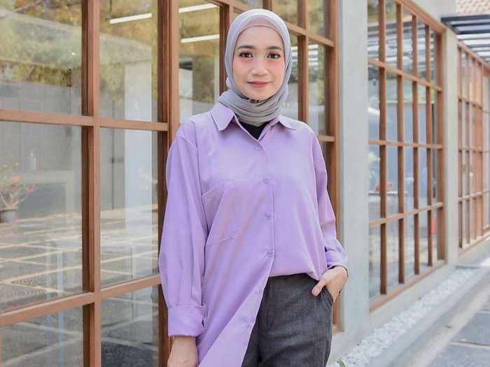 10 Brand Lokal yang Jual Baju  Warna  Lilac  Lagi Tren Buat 