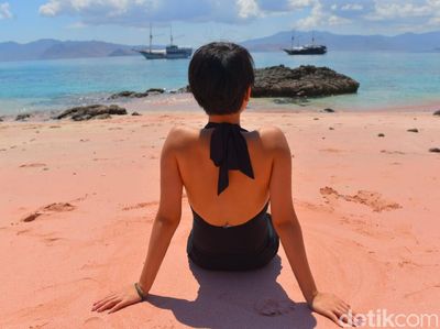 Potret Long Pink Beach yang Aduhai