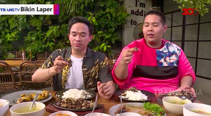 Makan Se’i Brisket Sapi Pakai Sambal Luat dan Kecombrang Makan Se’i Brisket Sapi Pakai Sambal Luat dan Kecombrang