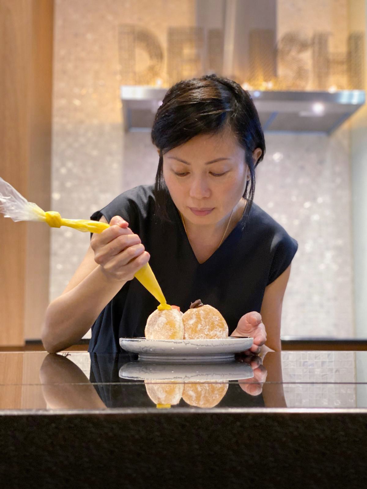 Mantan manager hotel sukses jualan donat durian pengat