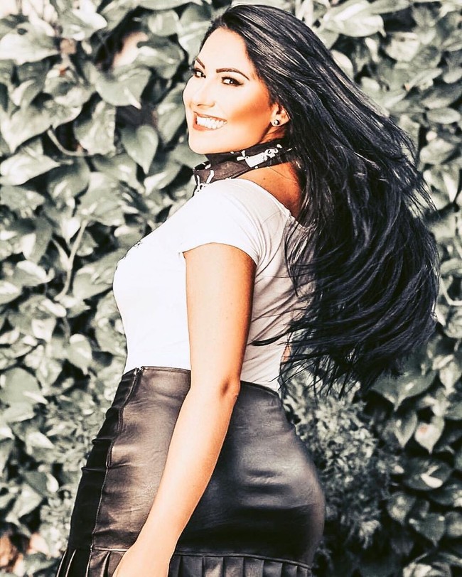 MC Rielle memang dikenal punya tubuh yang seksi. Untuk melindungi asetnya dari berbagai macam kerusakan yang bisa menyebabkan kerugian moral atau materi akibat insiden personal sampai kecacatan. Foto: Instagram @mcrielle