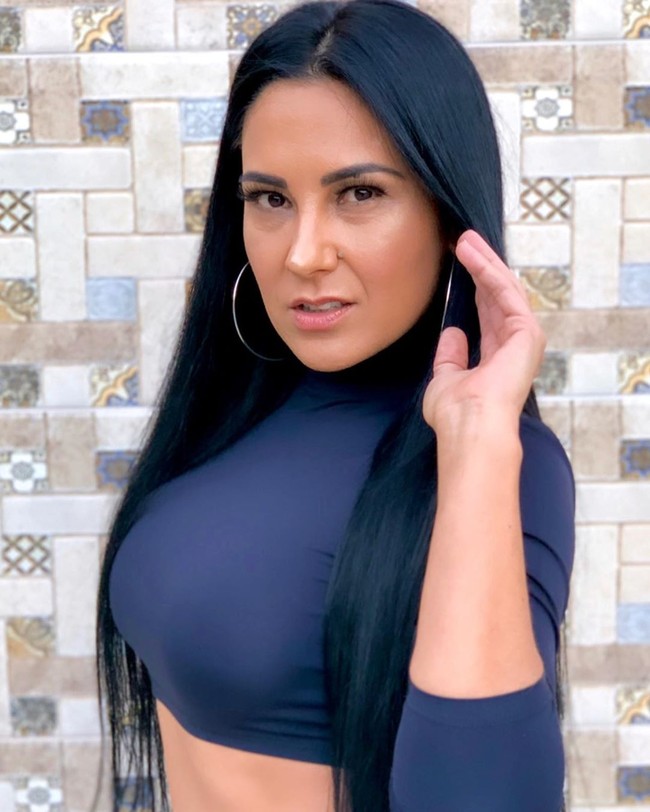 Sekarang aku merasa lebih nyaman bahkan untuk berjalan dengan celana yang mengekspos bokongku, tuturnya. Foto: Instagram @mcrielle