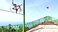 Ada haluan kapal warna warni, ada sepeda gantung yang bisa menguju adrenalin dan deretan kursi dan meja di landasan kayu bagi travelers yang ingin bersantai memandangi keindahan pesisir pantai yang membentang.