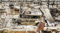 Deretan mobil yang hangus terbakar. AP Photo/Noah Berger.
