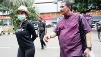 Niki tampak ditemani kuasa hukumnya, Fahmi Bachmid. Pool/Palevi S/detikFoto.