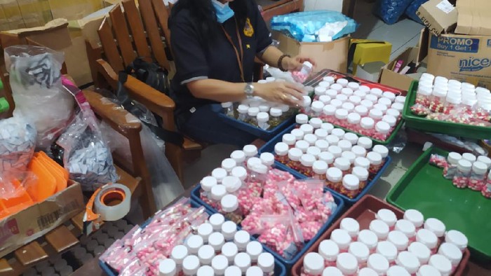 Obat pelangsing yang diamankan BBPOM Semarang.