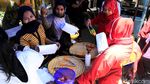 Potret Antrean Mengular di Warung Odading Mang Sholeh