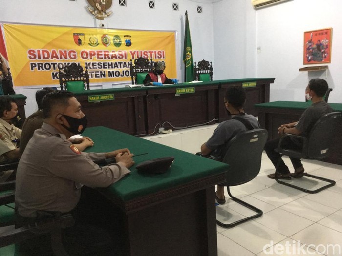 Melihat Sidang Pelanggar Protokol Kesehatan Di Pengadilan Mojokerto