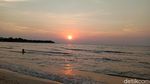 Cantiknya Senja dari Pantai Bandengan