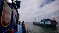 Kantor Wilayah Direktorat Jenderal Bea dan Cukai Khusus Kepulauan Riau memiliki armada laut berupa kapal patroli sebanyak 31 unit dan 11 unit speedboat.   