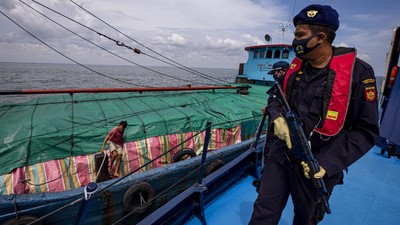 Foto Patroli Laut Bea dan Cukai Hadang Barang Ilegal
