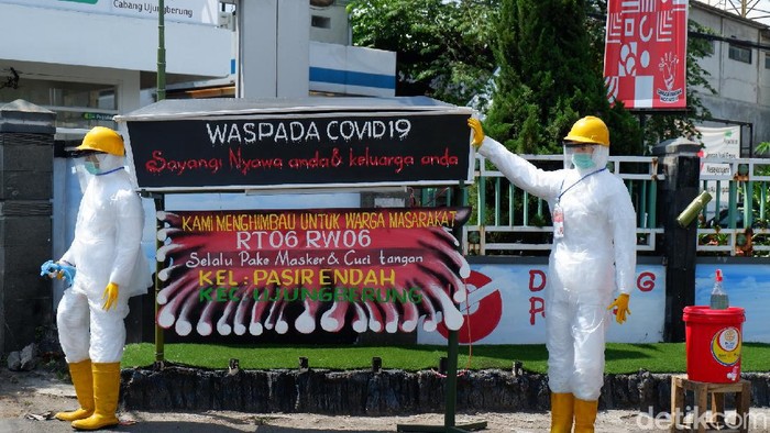 Patung petugas medis COVID-19
