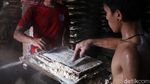 Perajin Tahu Oncom Mencoba Bertahan di Tengah Pandemi