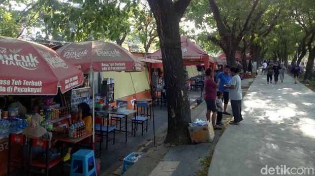 Pemkot Makassar menelusuri dugaan pungli yang terjadi di Kawasan Kuliner Kanrerong (Ibnu Munsir/detikcom)