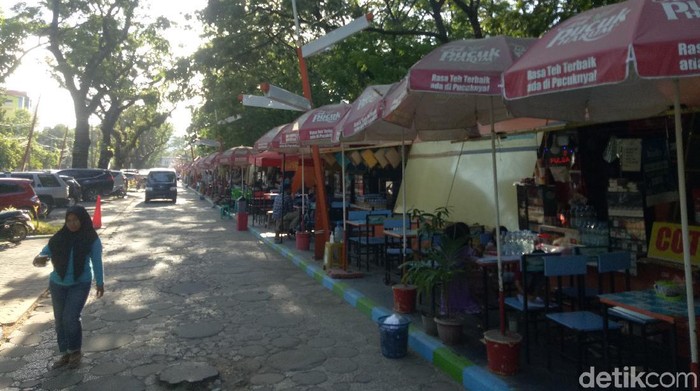 Pemkot Makassar menelusuri dugaan pungli yang terjadi di Kawasan Kuliner Kanrerong (Ibnu Munsir/detikcom)