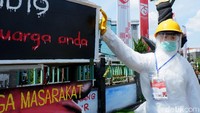 Pemasangan mannequin yang ada sejak Minggu (13/9) tersebut mendapatkan respon positif dari warga lokal.