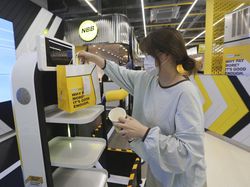Canggih! Restoran di Korea Selatan Layani Pelanggan Dengan Robot