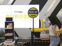Canggih! Restoran di Korea Selatan Layani Pelanggan Dengan Robot