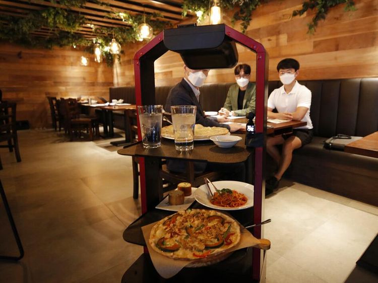 Canggih! Restoran di Korea Selatan Layani Pelanggan Dengan Robot