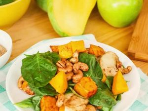Makan Sehat dengan Mango Cashew Salad Lezat